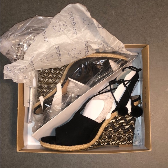 Black Laced Ankle Wedges Size 9 - Picture 2 of 4